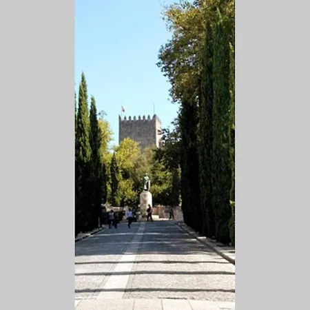 Apartment Com Vista Para O Castelo De - Double Bedroom En-suite With A View To Castle Guimaraes